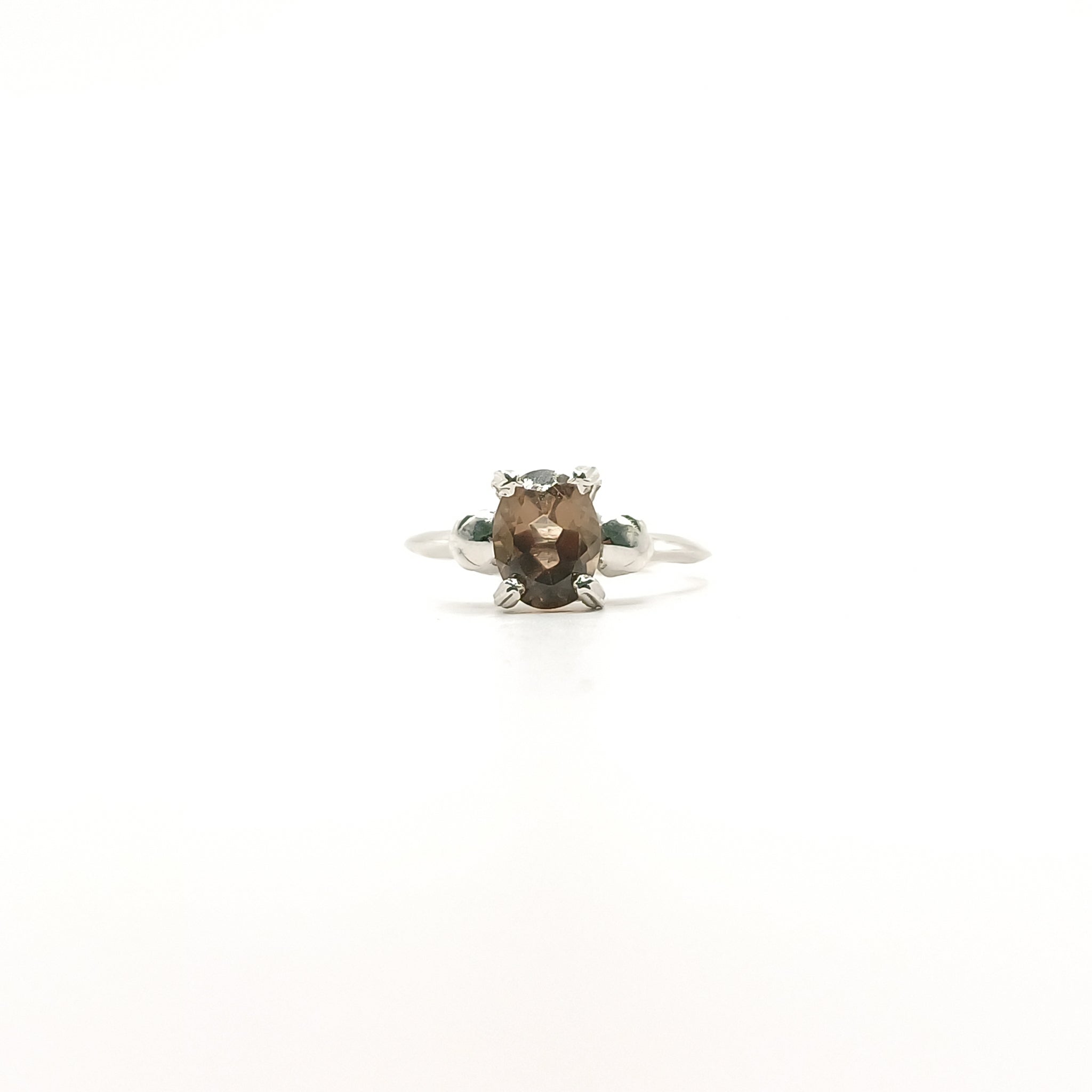 Anillo Alien solitario con cuarzo ahumado - Paula Guzmán