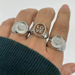 Anillo signet "love" - Paula Guzmán