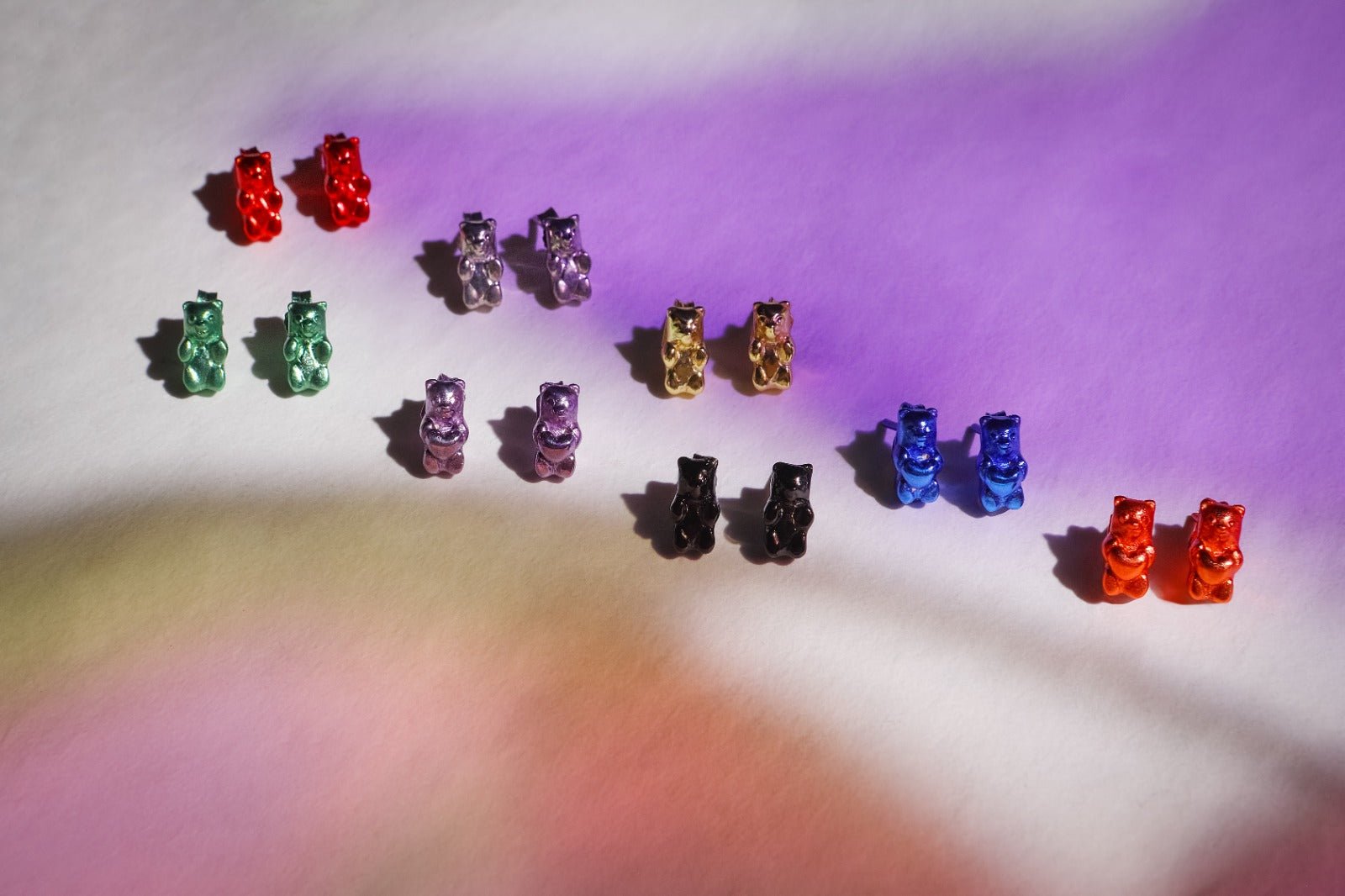 aretes gummy bears mini con corazón - Paula Guzmán