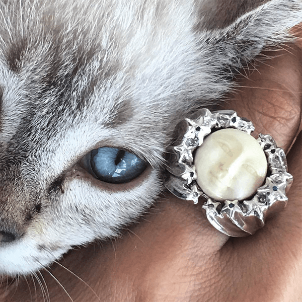 Anillo Estrellas y Luna con diamantes y zafiros - Paula Guzmán